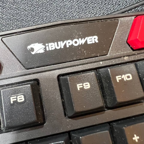 iBUYPOWER GKB100 Gaming Keyboard Spill Resistant Black/Red - Picture 9 of 10